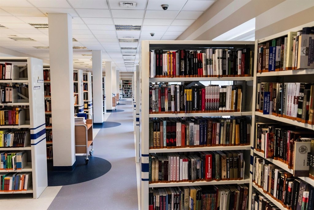 Free library shelves many books